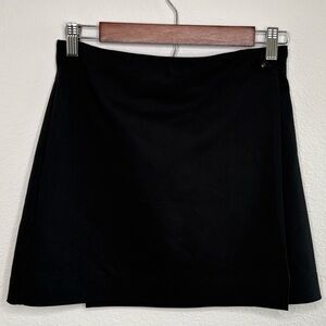 Aritzia Babaton Modern Wrap Around Mini Skirt Size 4 Black Neutral Minimalist